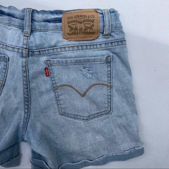 Girl’s Levi’s Boyfriend Fit Cuffed Jean Shorts - Picture 5 of 7